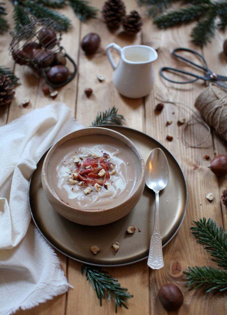 Get Velouté De Potimarron, Huile De Noisettes Et Châtaignes Grillées Images