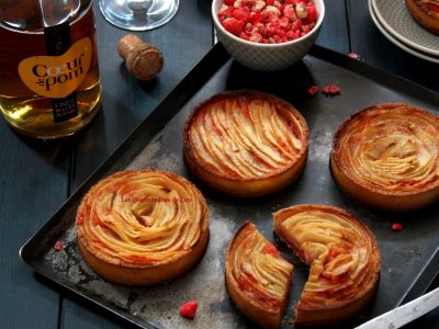 tartelettes-aux-pommes-creme-d-amande-aux-pralines-roses