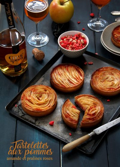 tartelettes-aux-pommes-creme-d-amande-aux-pralines-roses